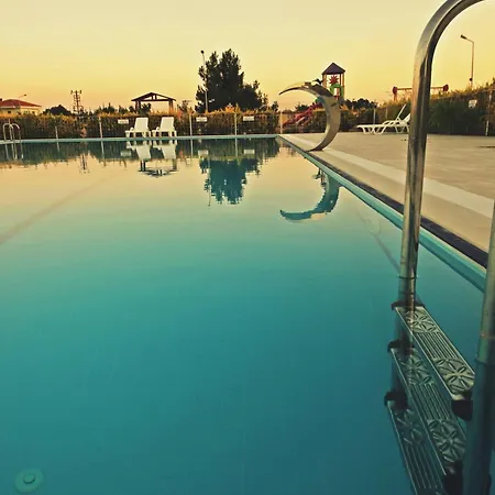 Family Friend Pool 3b 1 Alacati Cesme Villa