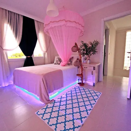 Family Friend Pool 3b 1 Alacati Cesme Ildiri