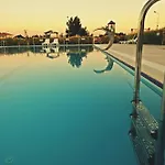 Family Friend Pool 3b 1 Alacati Cesme 别墅
