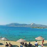 Family Friend Pool 3b 1 Alacati Cesme Ildiri