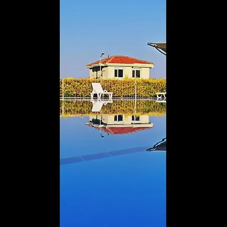 Family Friend Pool 3b 1 Alacati Cesme