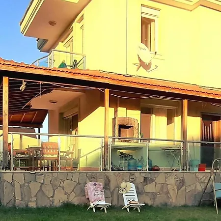 Family Friend Pool 3b 1 Alacati Cesme Vila