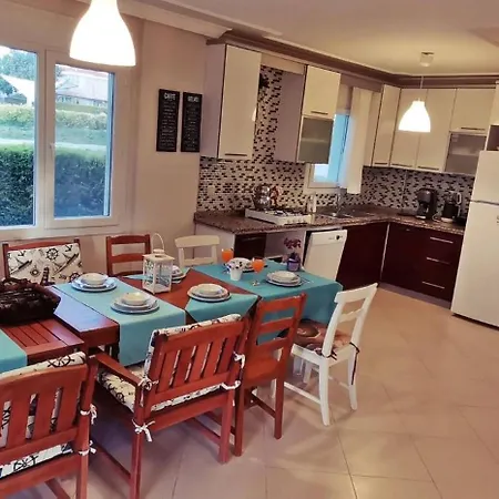 Vila Family Friend Pool 3b 1 Alacati Cesme *