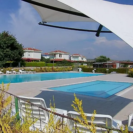 Vila Family Friend Pool 3b 1 Alacati Cesme Ildiri