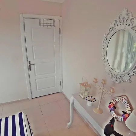 Family Friend Pool 3b 1 Alacati Cesme Villa