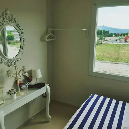 Family Friend Pool 3b 1 Alacati Cesme Villa