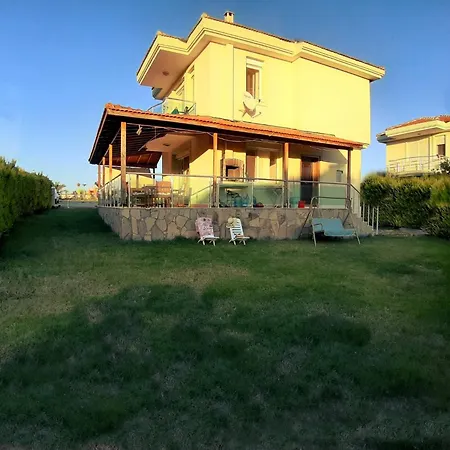 Family Friend Pool 3b 1 Alacati Cesme Ildiri