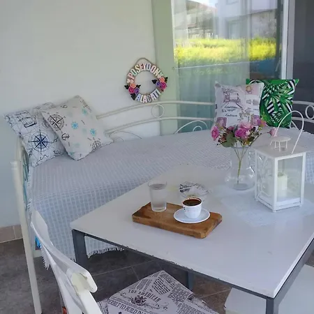 Family Friend Pool 3b 1 Alacati Cesme Ildir