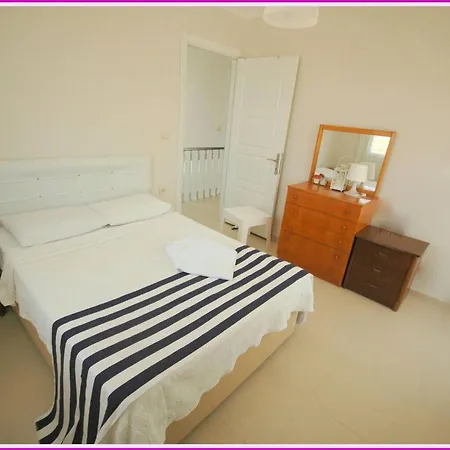 Family Friend Pool 3b 1 Alacati Cesme Villa