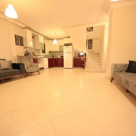 Family Friend Pool 3b 1 Alacati Cesme Ildir