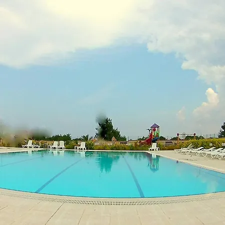 Family Friend Pool 3b 1 Alacati Cesme * Ildiri