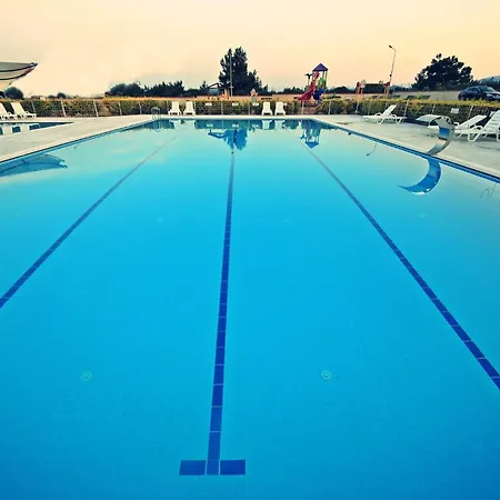 Family Friend Pool 3b 1 Alacati Cesme Vila
