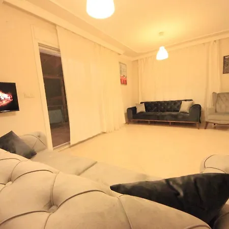 Villa Family Friend Pool 3b 1 Alacati Cesme