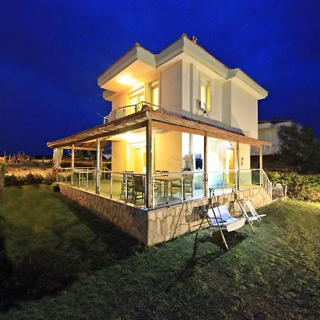 Family Friend Pool 3b 1 Alacati Cesme Villa *