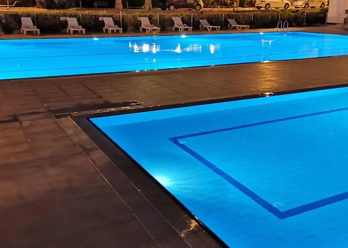 Family Friend Pool 3b 1 Alacati Cesme Vila *