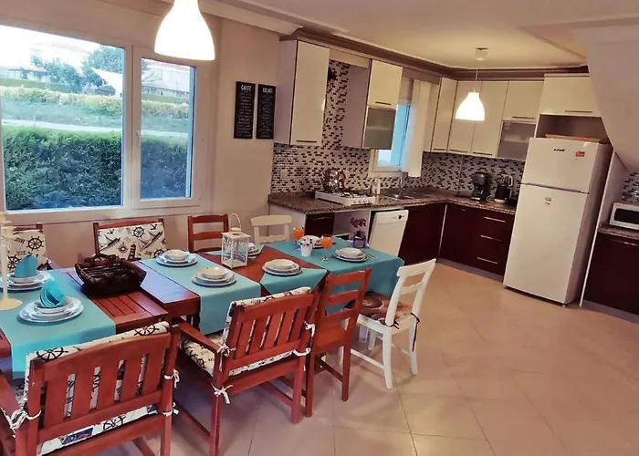 Vila Family Friend Pool 3b 1 Alacati Cesme *