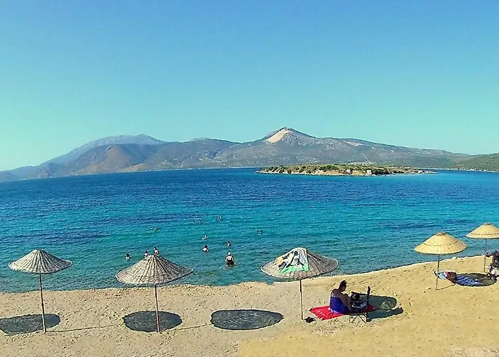 Family Friend Pool 3b 1 Alacati Cesme Ildiri