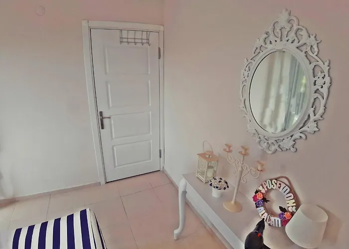 Family Friend Pool 3b 1 Alacati Cesme Villa