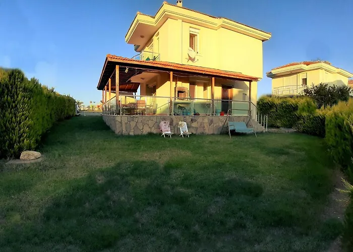 Family Friend Pool 3b 1 Alacati Cesme Ildiri