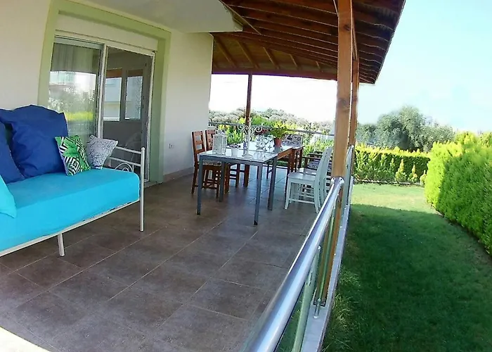Family Friend Pool 3b 1 Alacati Cesme