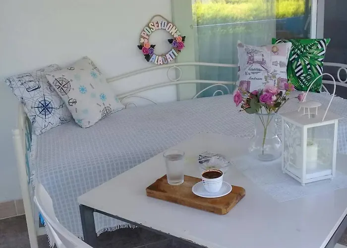 Family Friend Pool 3b 1 Alacati Cesme Ildiri