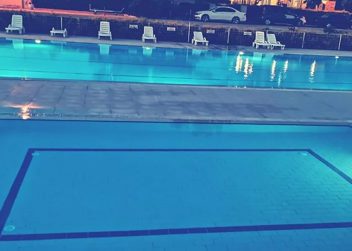 Family Friend Pool 3b 1 Alacati Cesme