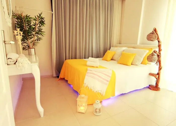 Family Friend Pool 3b 1 Alacati Cesme Villa *