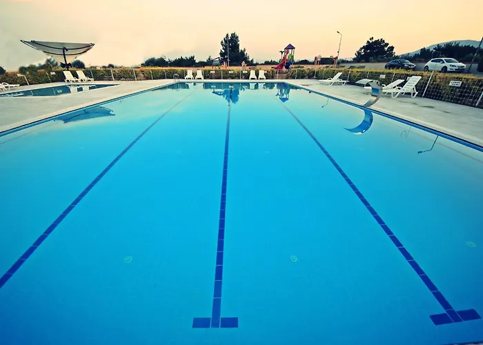 Family Friend Pool 3b 1 Alacati Cesme Villa