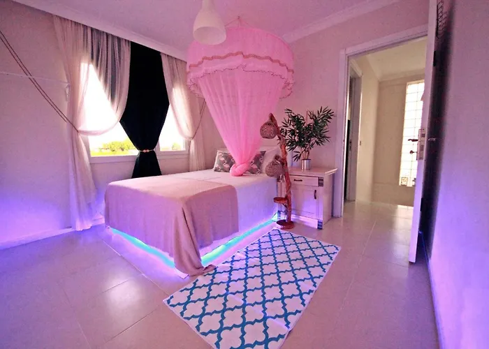 Family Friend Pool 3b 1 Alacati Cesme Ildiri