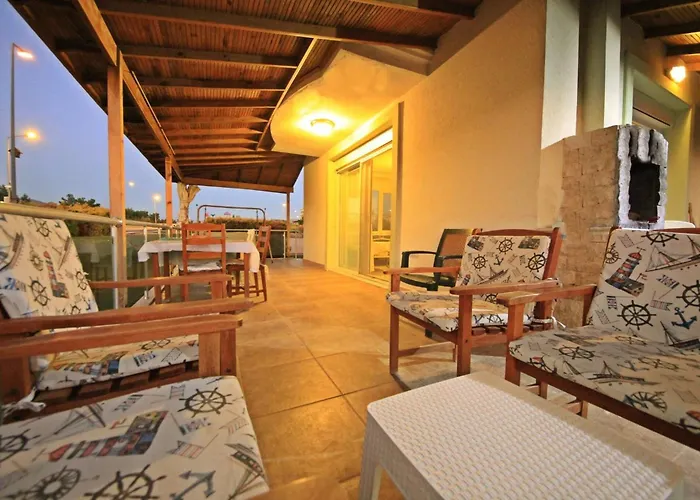 Family Friend Pool 3b 1 Alacati Cesme Villa *